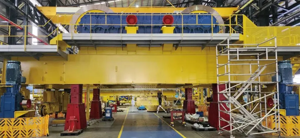 Ковшовый кран, оснащенный большим редуктором, изготовленным на заводе в Таншане